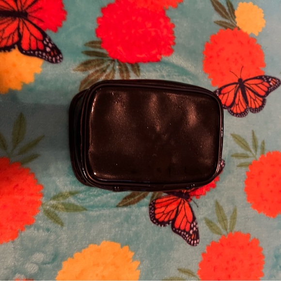 Benefit wow brow case (PRODUCT NOT INCLUDED) - Picture 2 of 4